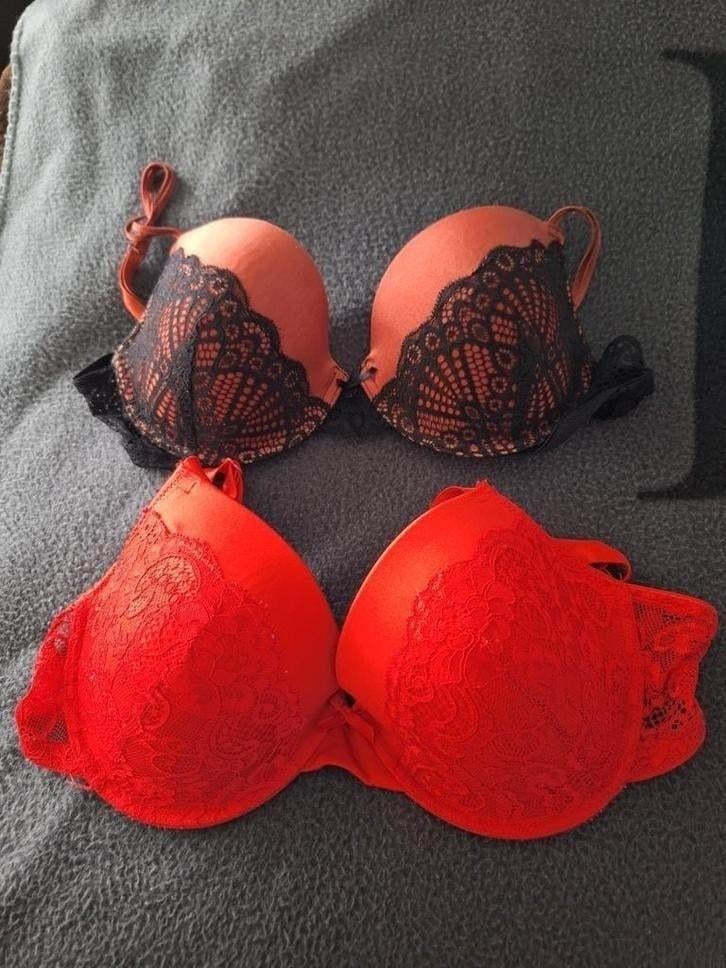 2 bh's bh 90D 90E, Ophalen of Verzenden, Rood, BH