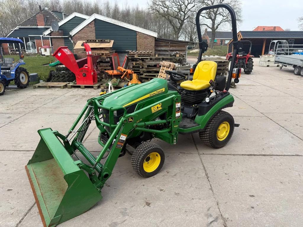John Deere 1026R met voorlader en veegmachine (bj 2013), Overige typen