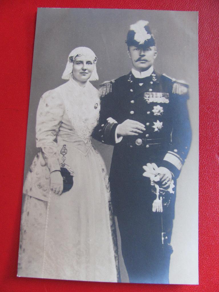 Prins hendrik en Koningin Wilhelmina in klederdracht, Ophalen of Verzenden, Zo goed als nieuw, Nederland, Kaart, Foto of Prent