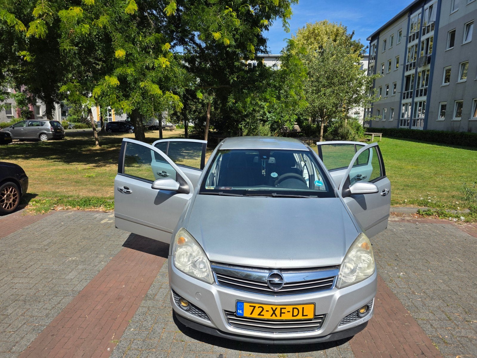 Opel Astra 1.4 66KW 5D AUT 2007 Grijs, Auto's, Zwart, 4 cilinders, 49 €/maand, 1364 cc
