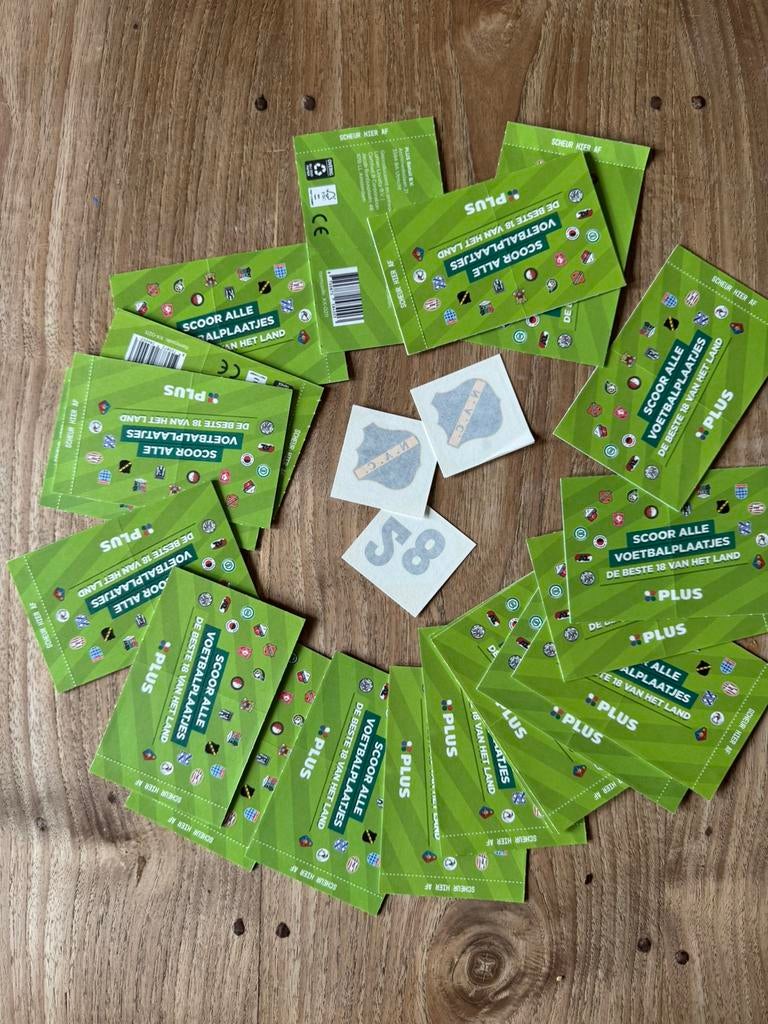 Voetbalkaartjes plus 22 stuks met 3 tatoo ,s, Verzamelen, Plus, Ophalen of Verzenden