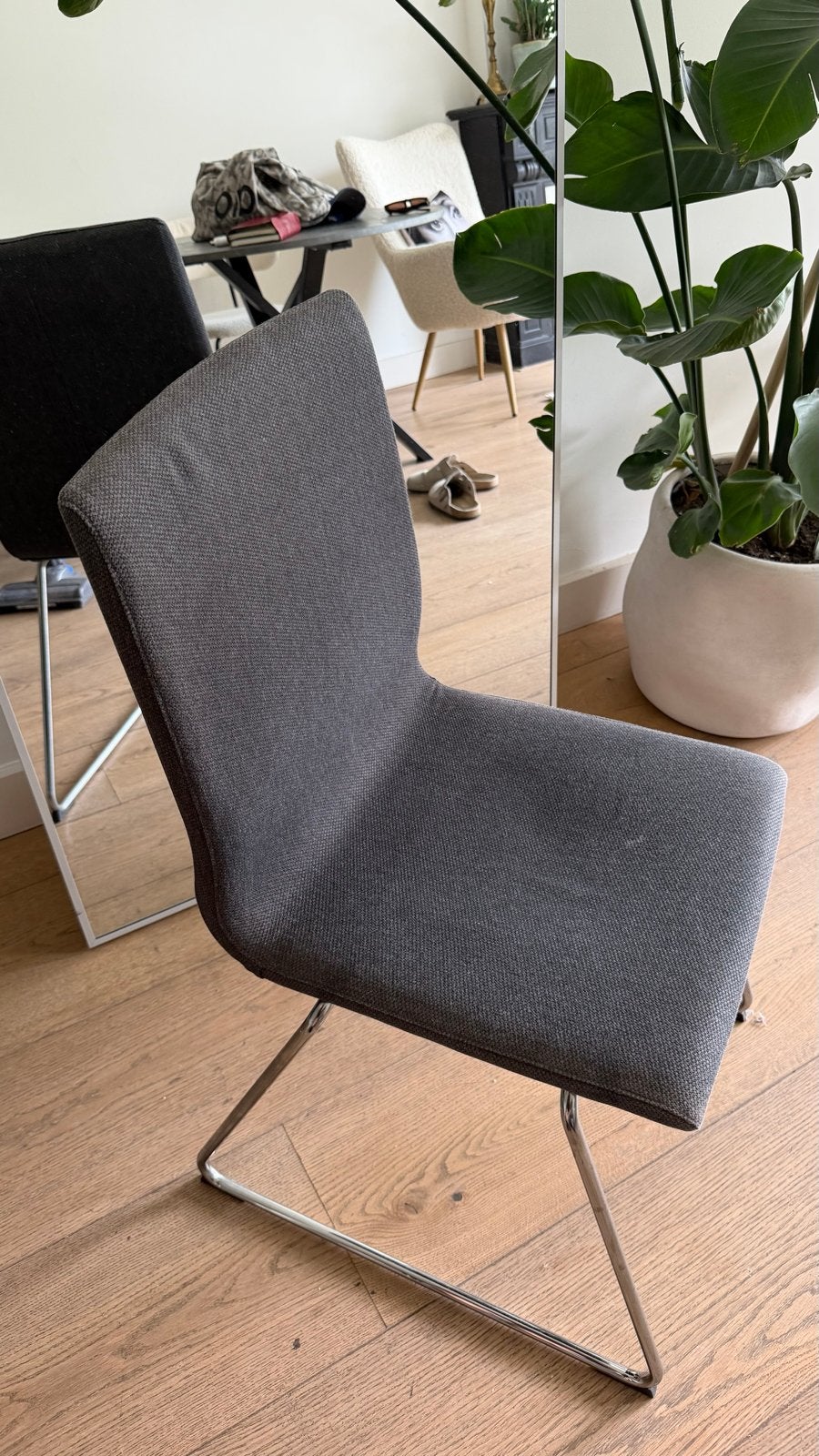 Set van 4 moderne eetkamerstoelen - Grijs met metaal, Huis en Inrichting, Stoelen, Ophalen, Gebruikt, Vier, Metaal
