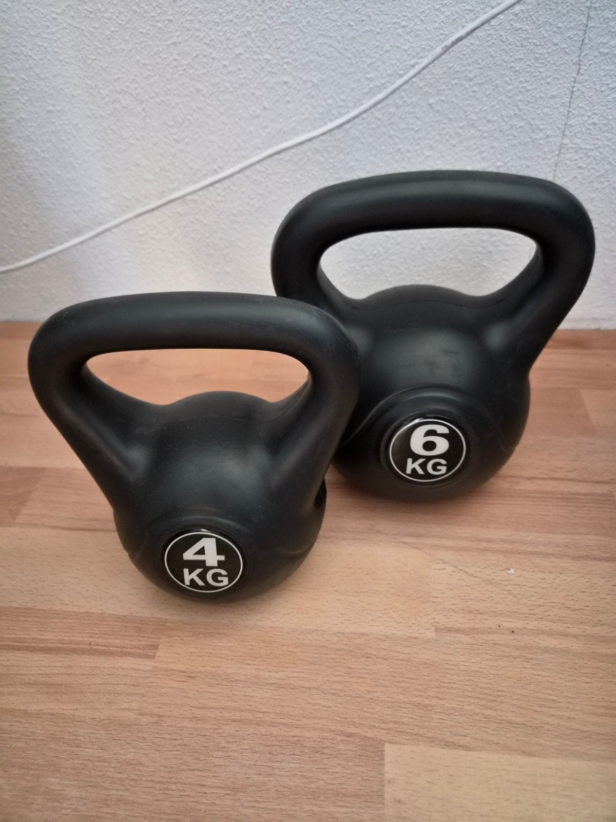 Tunturi kettlebell 4kg en 6kg, Ophalen, Zo goed als nieuw, Benen, Kettlebell
