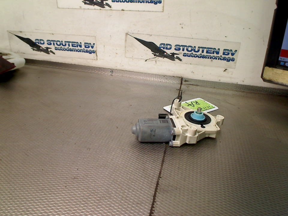 Motor Raammechaniek Rechts Achter Mercedes-Benz CLA (118.3), Gebruikt, Mercedes-Benz AG, Mercedes-Benz, Mercedesstraße 120, Stuttgart 70372, , Duitsland