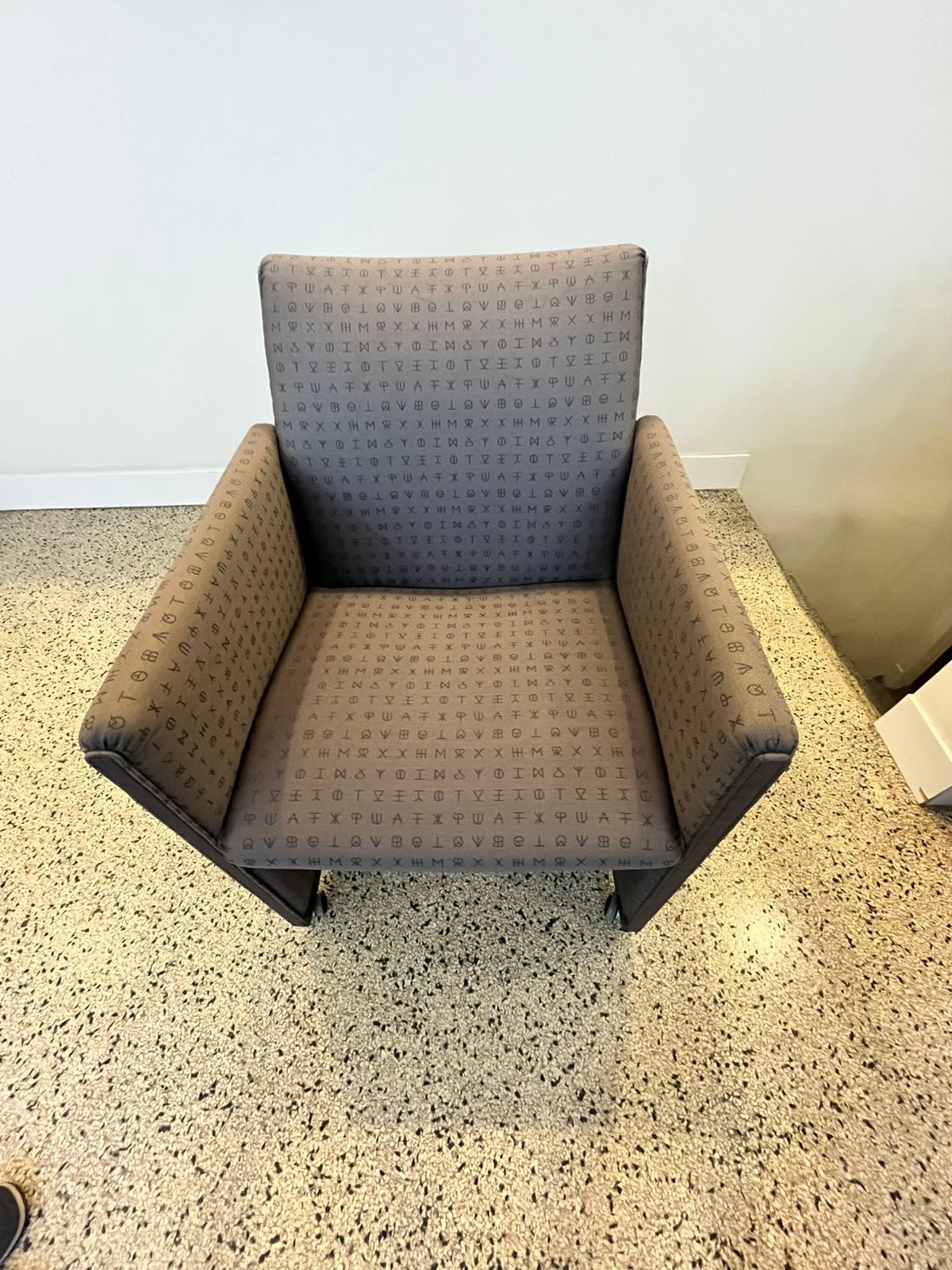 Comfortabele stoelen op wieltjes, Ophalen, Zo goed als nieuw, Grijs, Vier