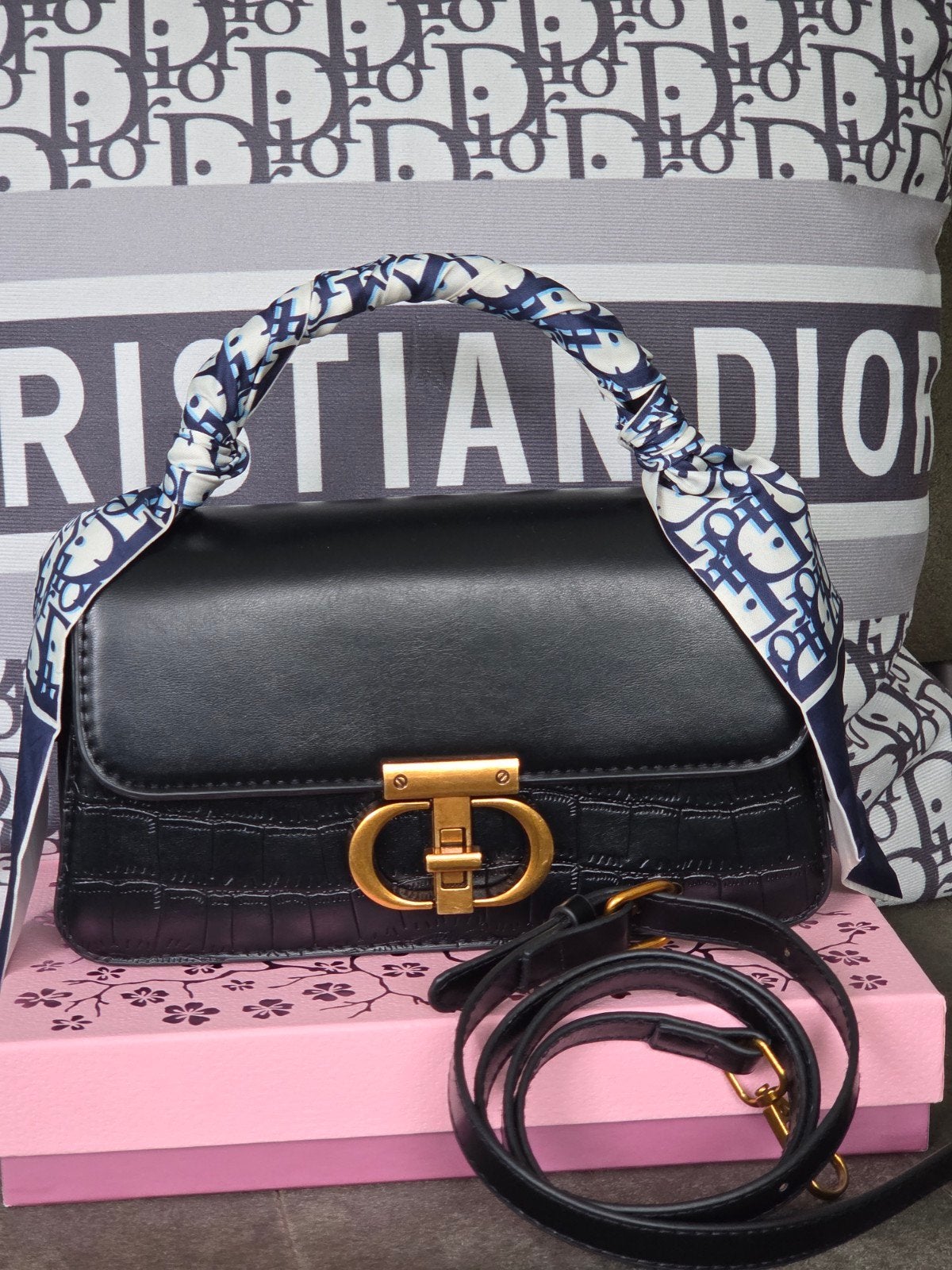 Dior tas zwart of beige met bijbehorende twilly €40, Ophalen, Nieuw, Zwart, Schoudertasje