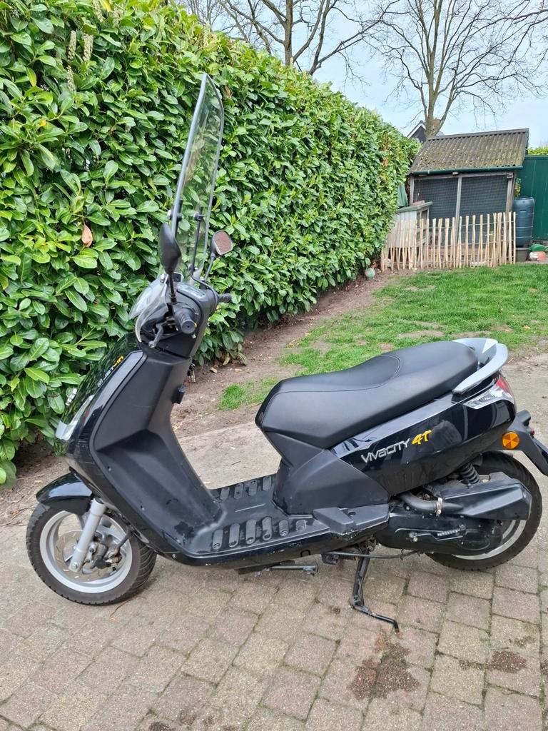 Peugot vivacity 2011 (45 km/u), Ophalen, Gebruikt, Maximaal 45 km/u, 49 cc