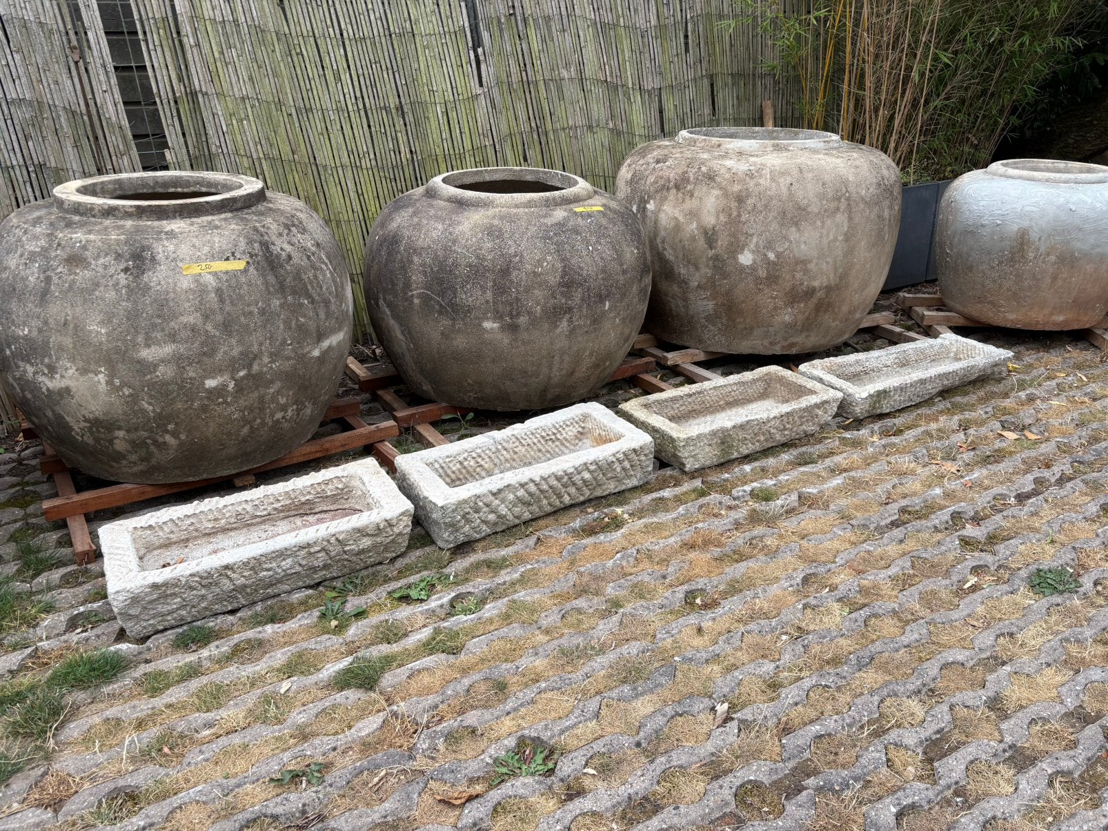 4 oude hardstenen troggen, Ophalen, Gebruikt, Graniet, Waterornament