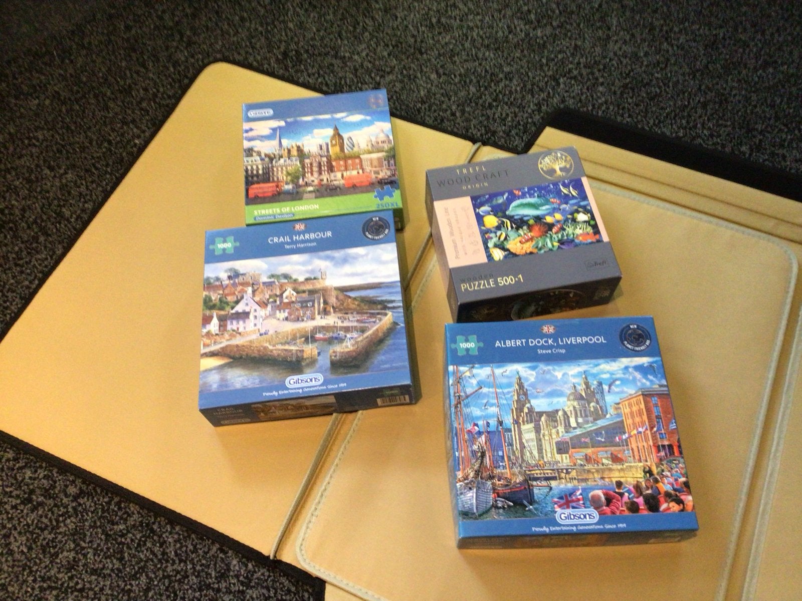 4 Legpuzzels (Gibsons, Trefl) met puzzelmat, Ophalen of Verzenden, 500 t/m 1500 stukjes, Gebruikt, Legpuzzel