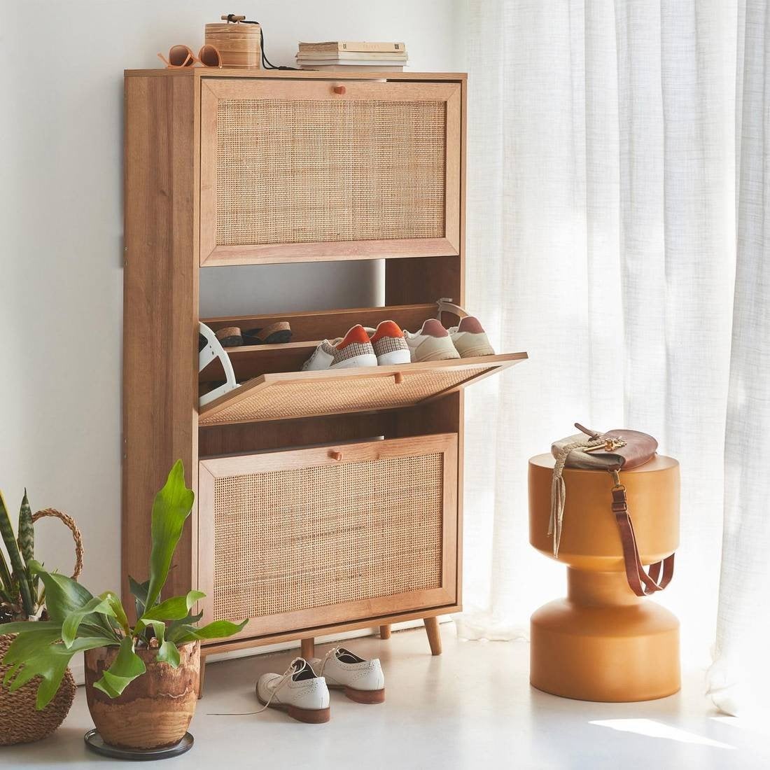 Sweek schoenenkast Bohème 3 kleplades houtdecor rotan, Ophalen, Nieuw, Boho, Scandinavisch, Modern