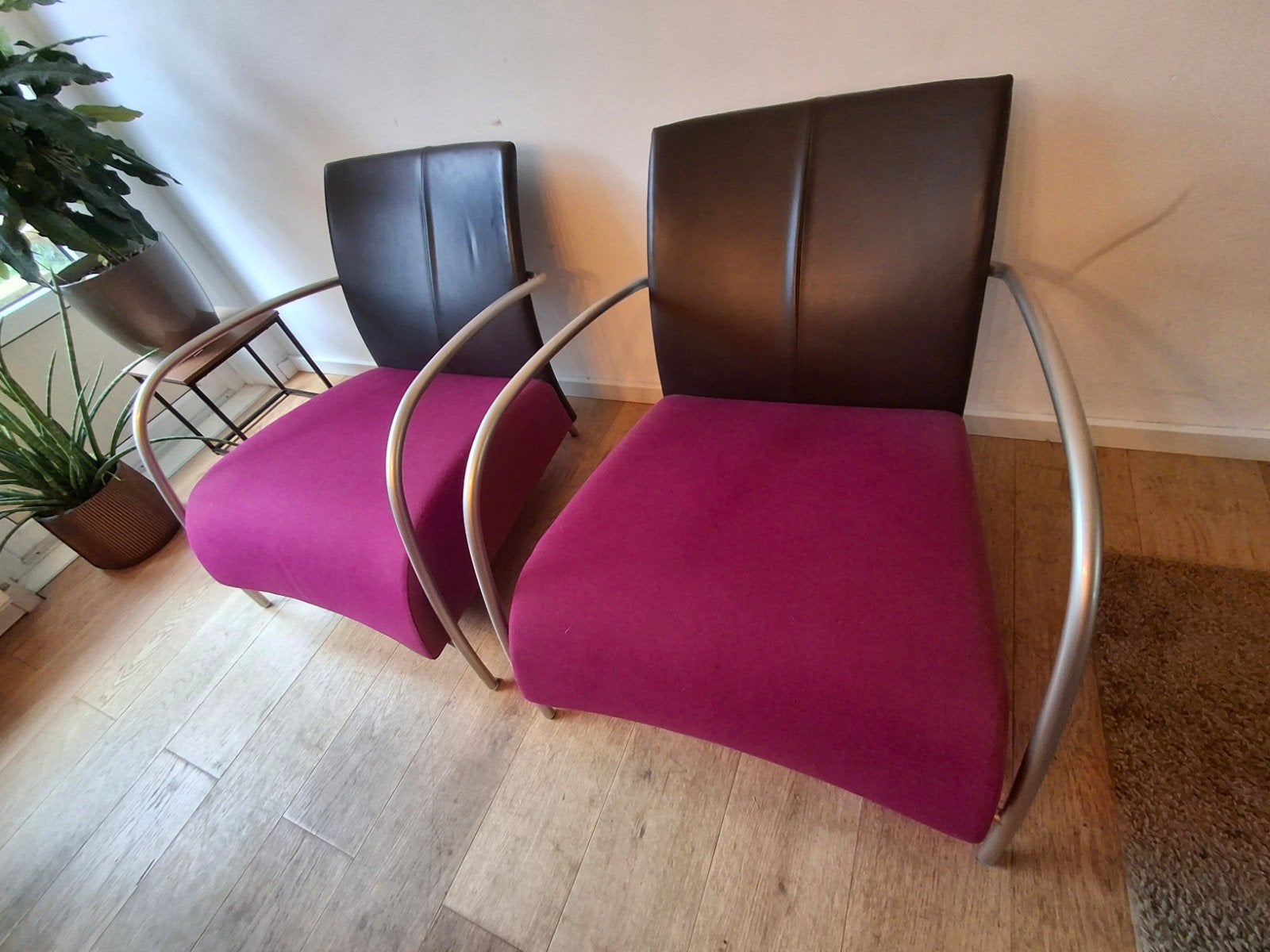 Moderne fauteuils Montis Lomas met fuchsia zitting, Ophalen, Twee, Overige kleuren, Leer