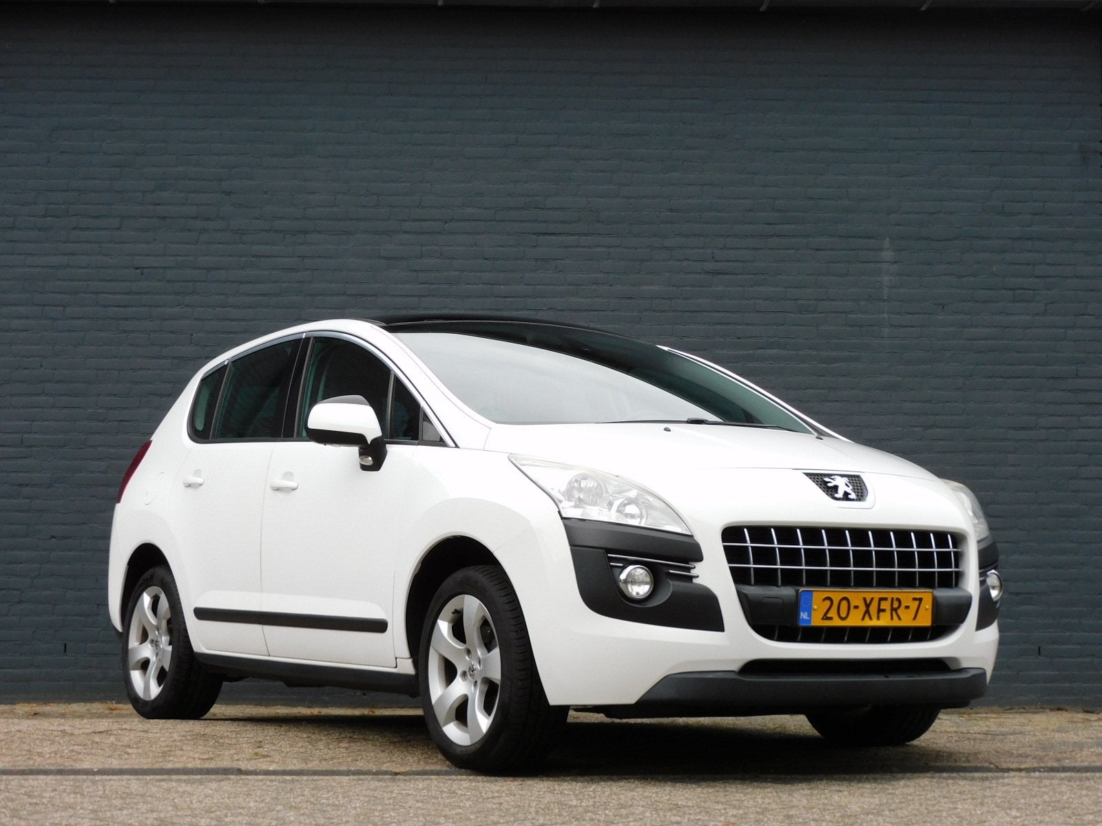 Peugeot 3008 1.6 e-HDI Active AUTOMAAT! PANODAK! NAVI! BLUET, Stof, Zwart, 4 cilinders, Wit