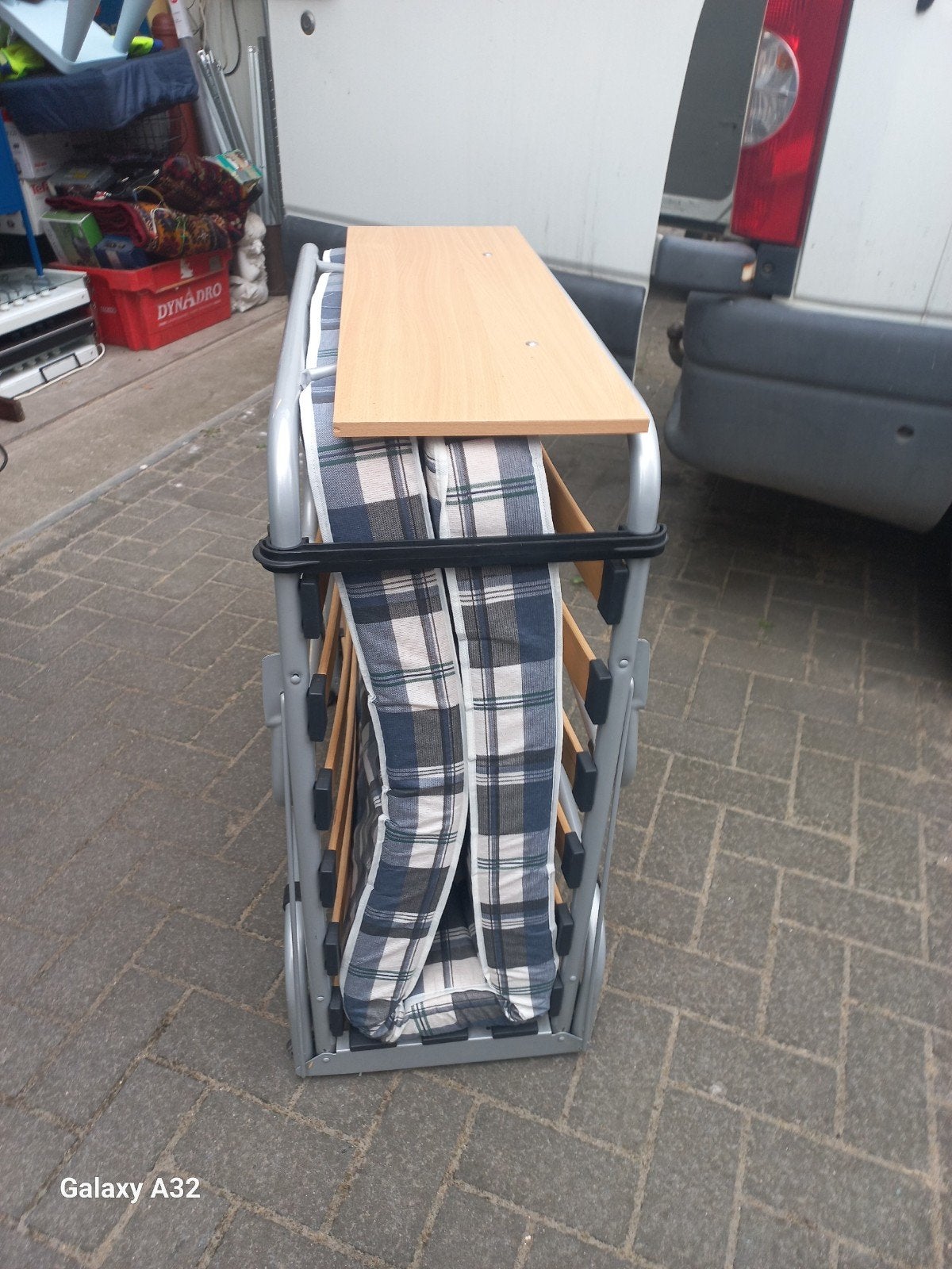 Opklapbed met matras - Ideaal voor logees, Huis en Inrichting, Slaapkamer | Bedden, Ophalen, Eenpersoons, Praktisch, Metaal