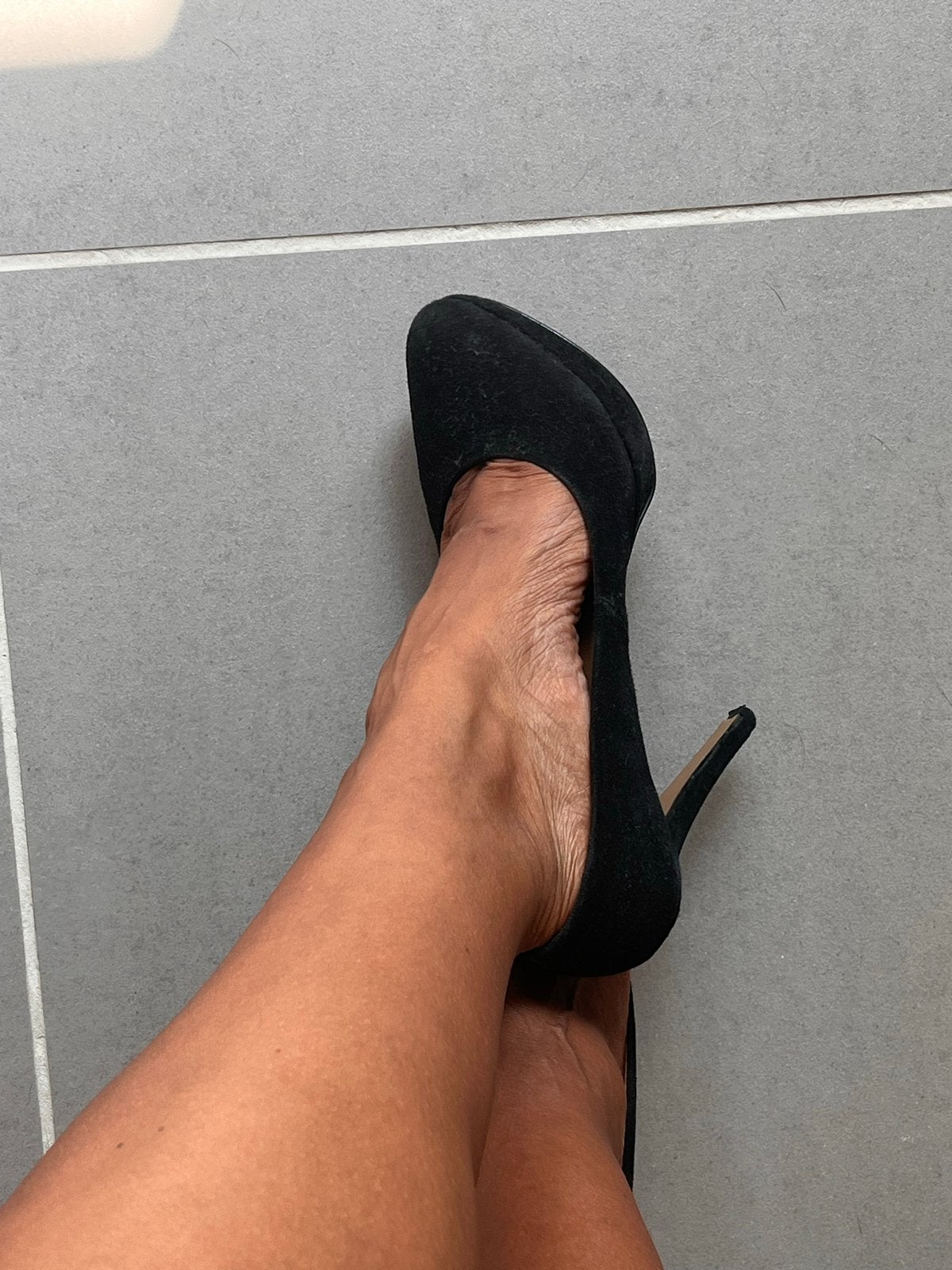 Mango Basics suède hakken - Maat 39, hak 10 cm, Kleding | Dames, Schoenen, Ophalen, Gedragen, Zwart, Pumps
