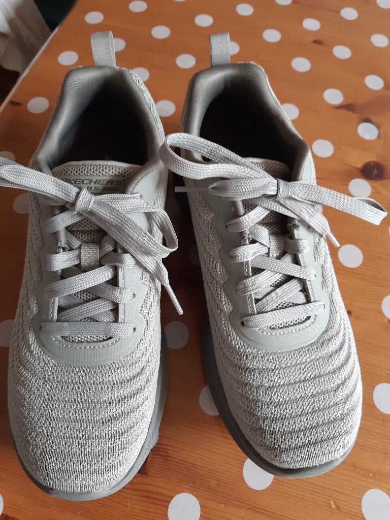 Skechers bijna nieuwe sneakers Bobs - maat 38, Kleding | Dames, Schoenen, Skechers, Ophalen of Verzenden, Grijs, Sneakers of Gympen