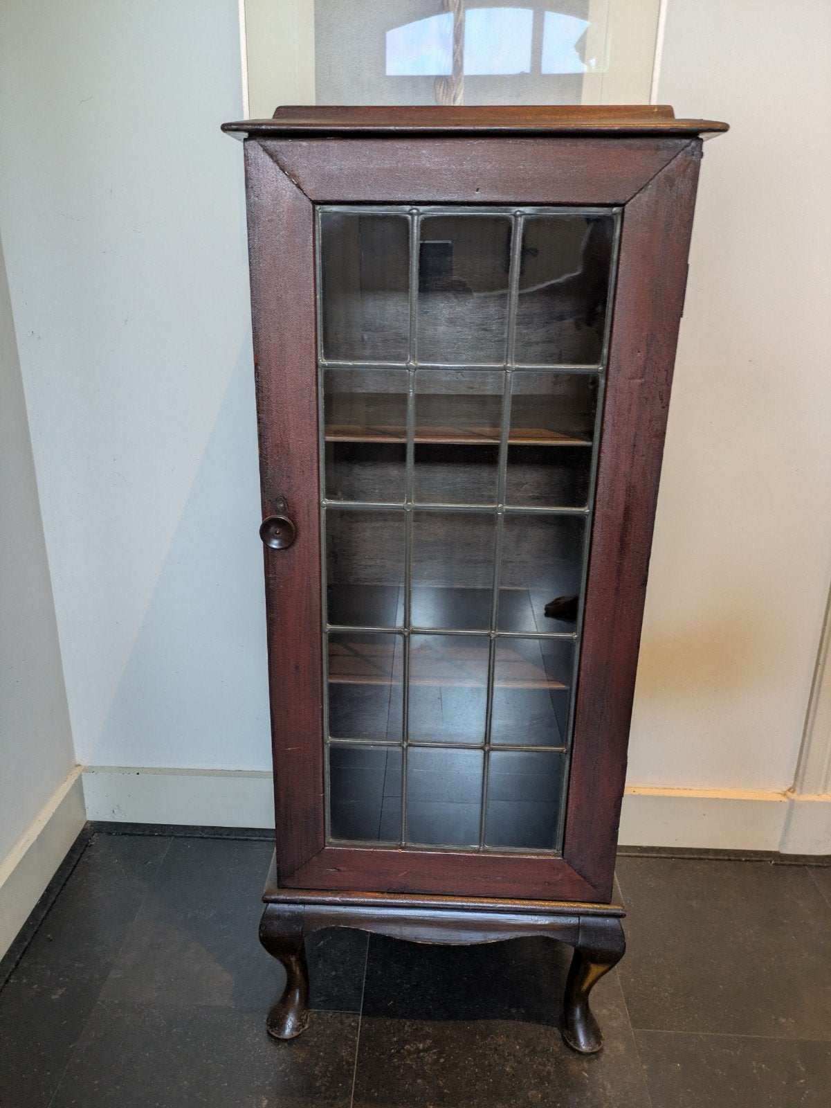 Antieke vitrinekast met glas in lood, Ophalen, 100 tot 150 cm, 50 tot 100 cm, Glas