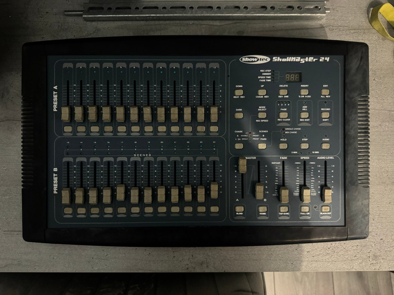Showtec Showmaster 24 DMX Lichtcontroller, Ophalen of Verzenden, Gebruikt