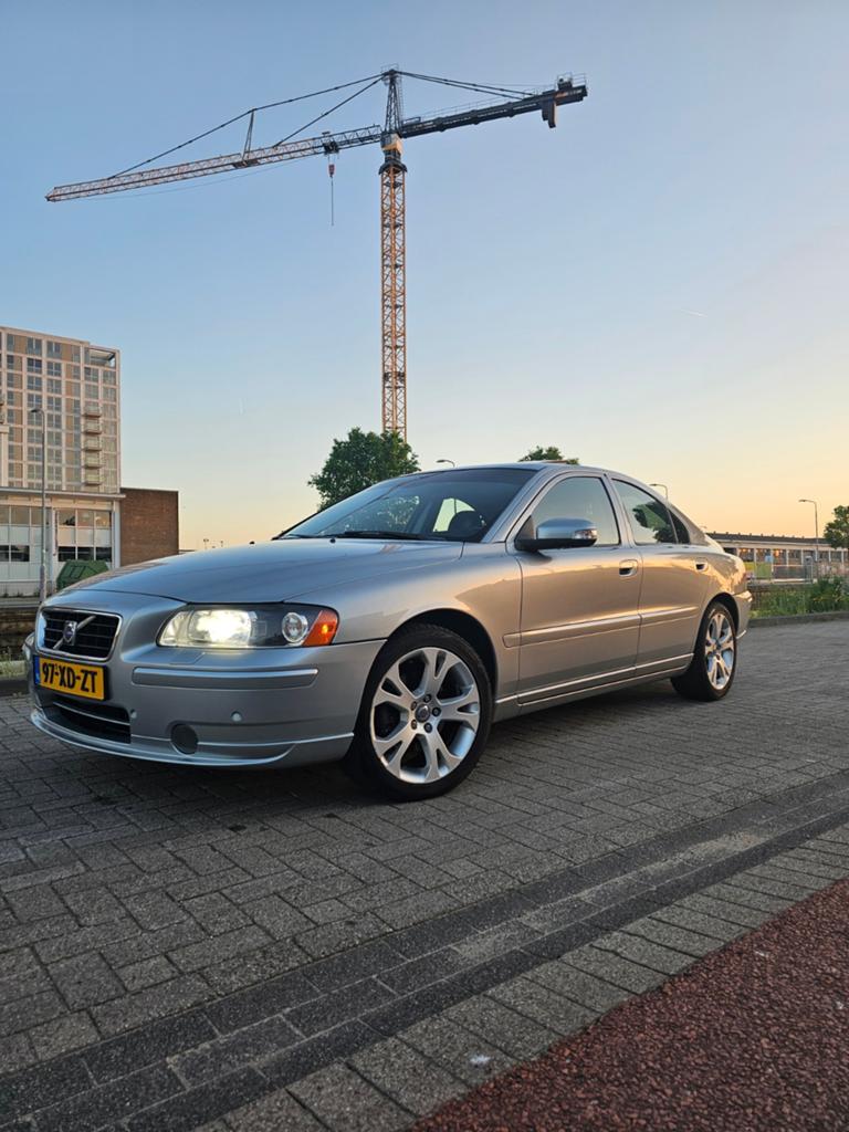 Volvo S60 2.4 180PK AUT 2007 Grijs, Zwart, S60, 75 €/maand, 2435 cc