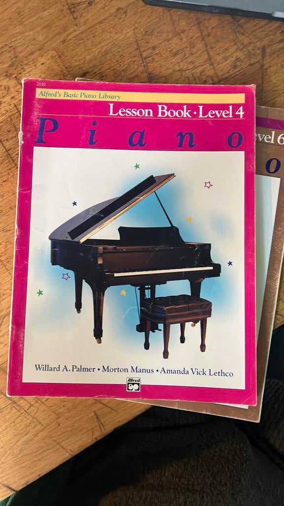 Alfred's Basic Piano Library Lesson Book Level 4, Ophalen of Verzenden, Gebruikt