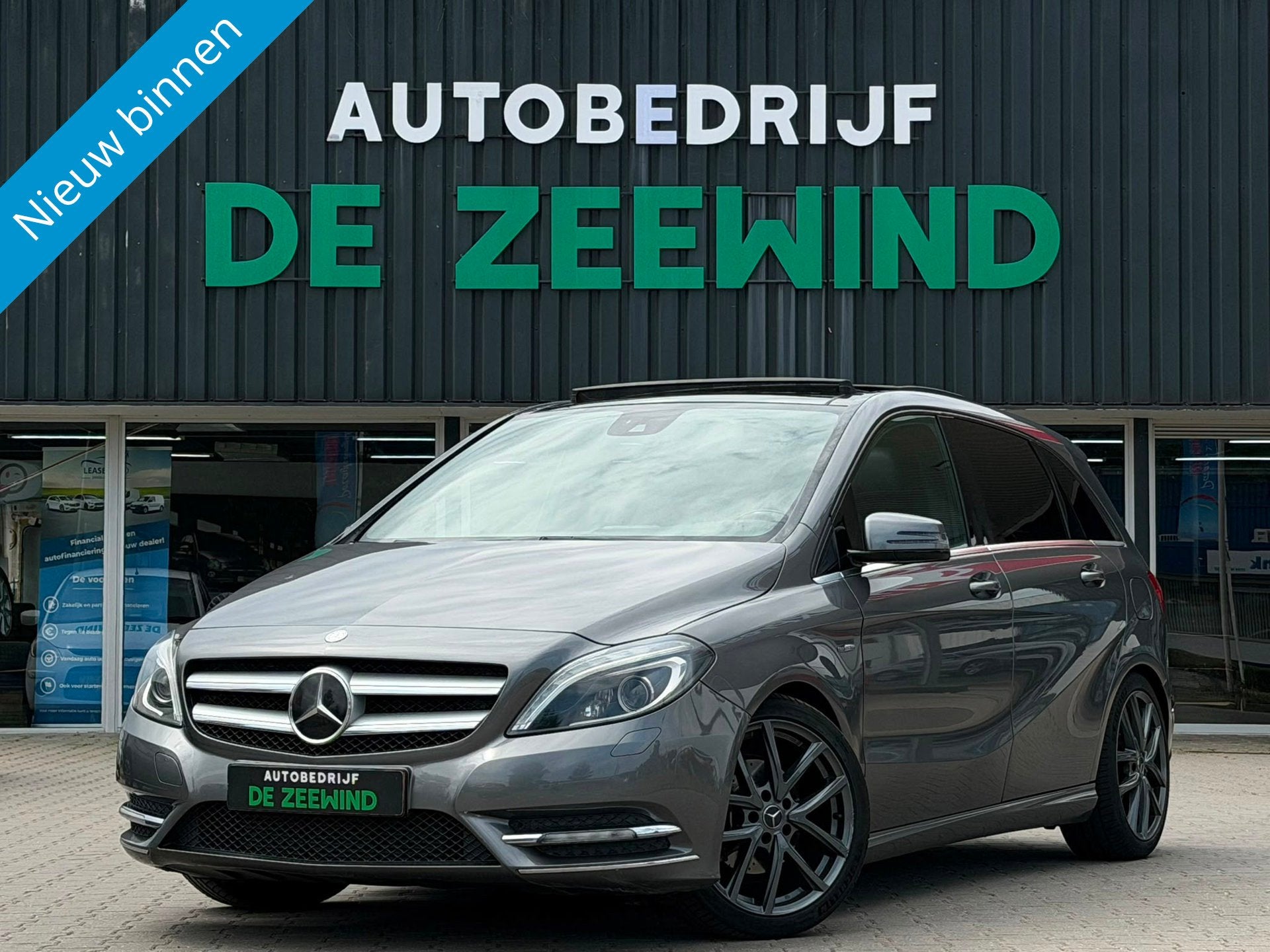 Mercedes-Benz B-klasse 180 Ambition|Leer|Panoramadak|RIjklaa, Auto's, Voorwielaandrijving, Euro 5, Gebruikt, 1295 kg
