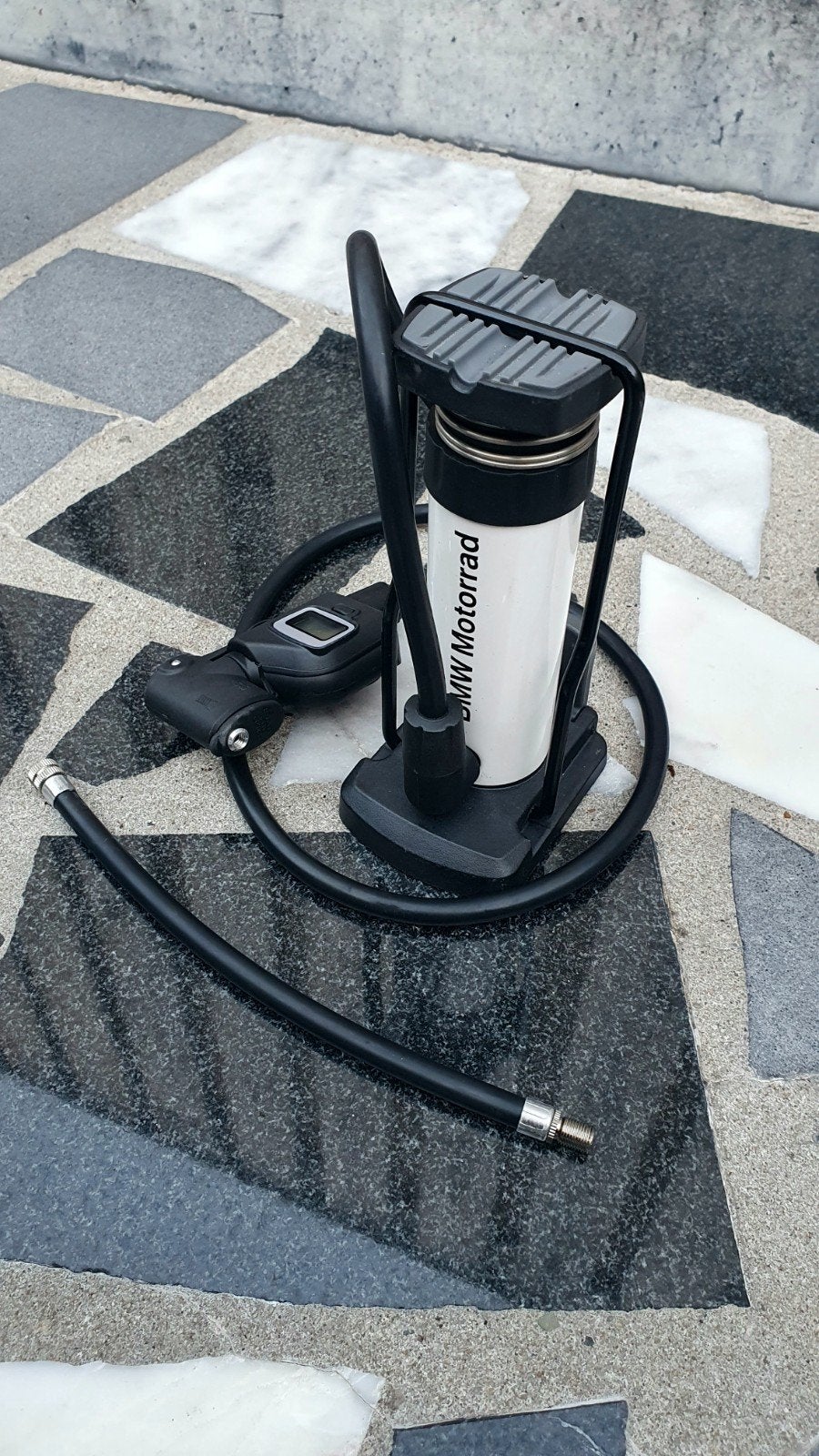 BMW Motorrad Mini Voetpomp met Drukmeter en Tas, Ophalen of Verzenden, Gebruikt