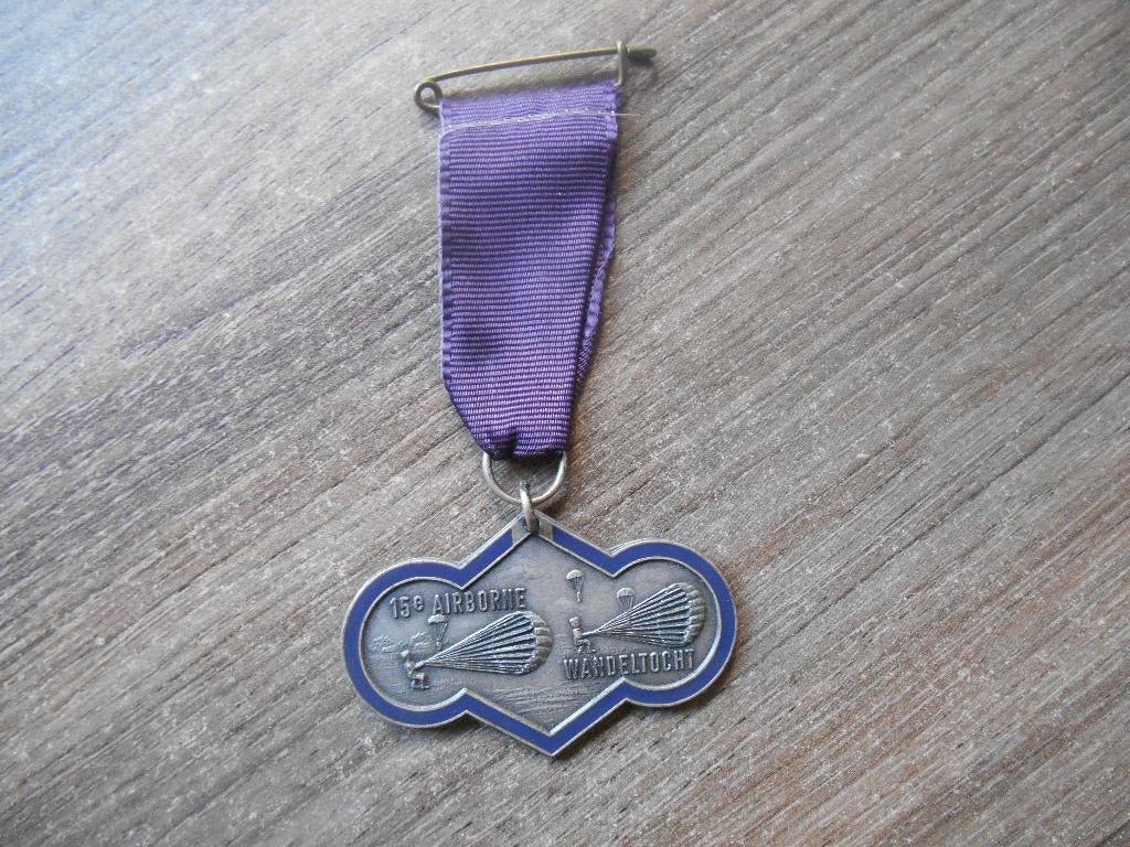 Airborne medaille voor de 15de keer lopen, Ophalen of Verzenden, Landmacht, Nederland, Lintje, Medaille of Wings
