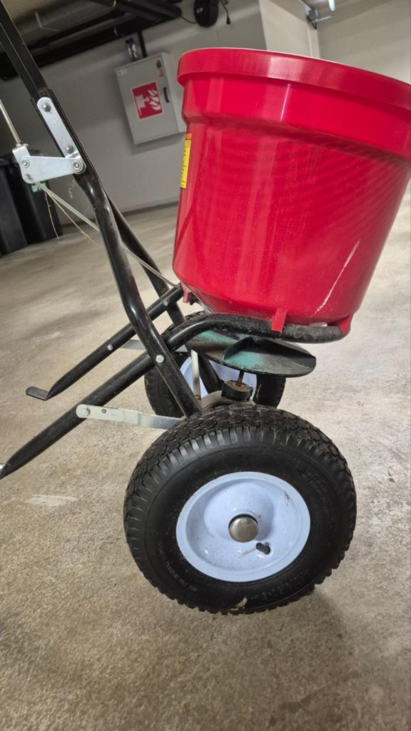 Turfmaster strooier, Ophalen