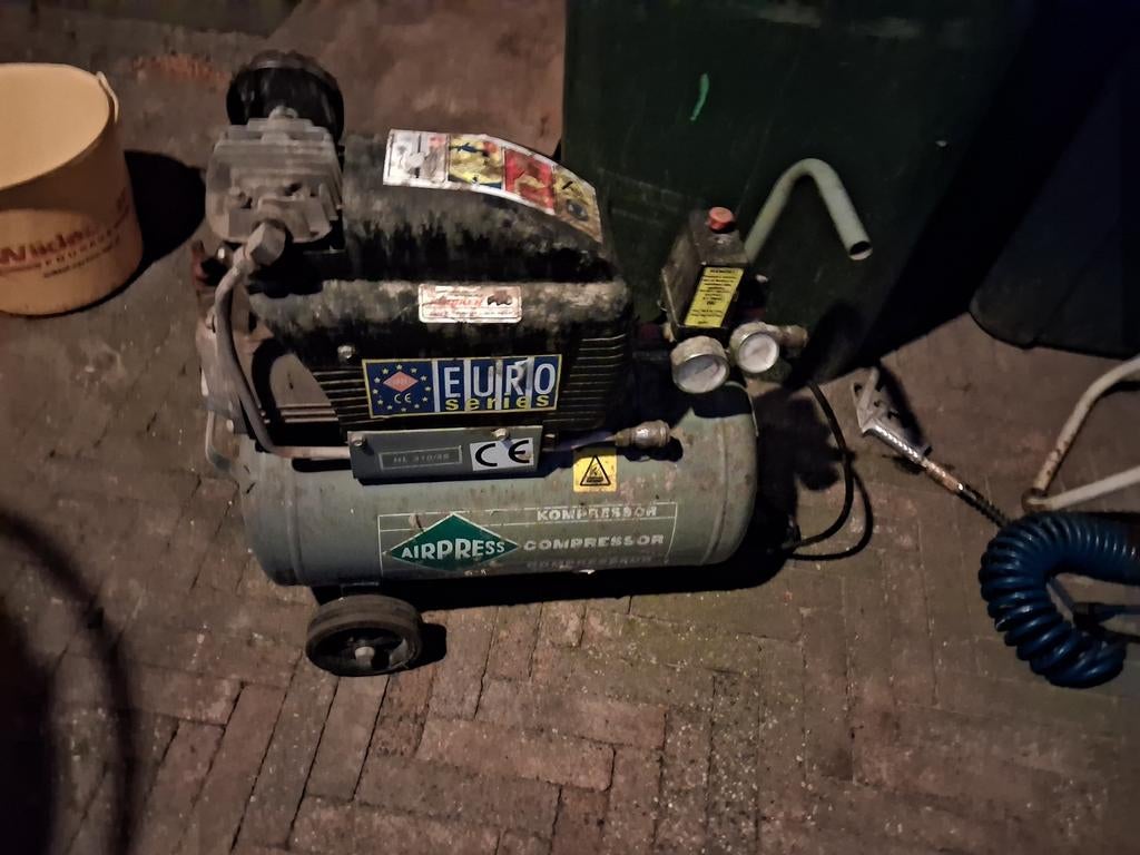 Gebruikte compressor - Euro Series Airpress, Gebruikt, 6 tot 10 bar, Ophalen of Verzenden, 25 tot 100 liter