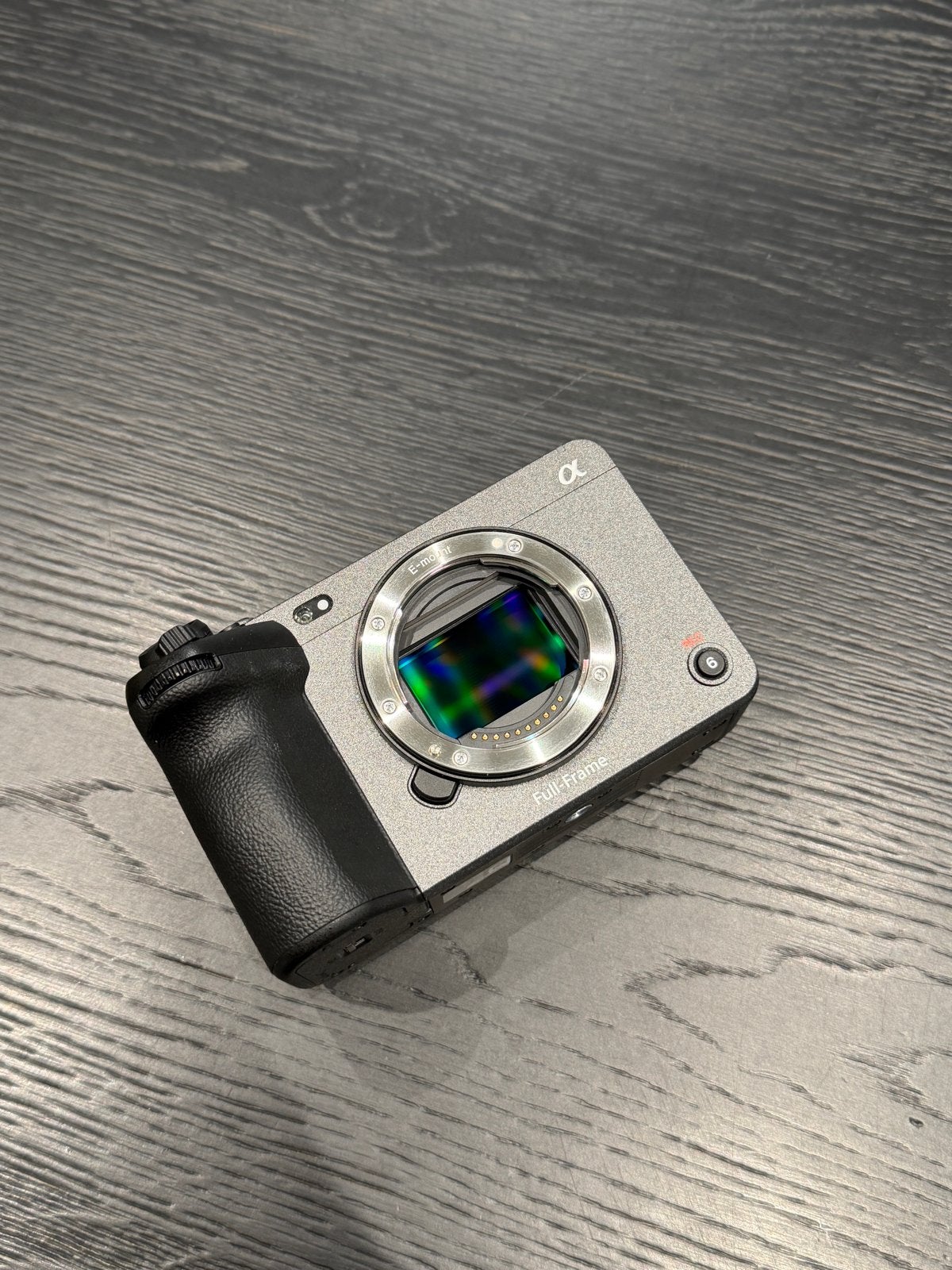 Sony FX3 Cinema Line Full-Frame Camera met Sigma 24-70mm Len, Ophalen, Kantelbaar/draaibaar scherm, Zo goed als nieuw, Sony