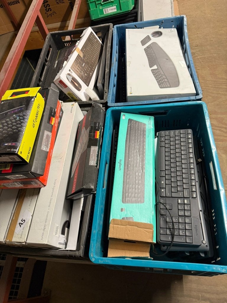 retour toetsenborden, Computers en Software, Ophalen, Gebruikt, Info@opruimdeals.nl, Nijverheidscentrum 44