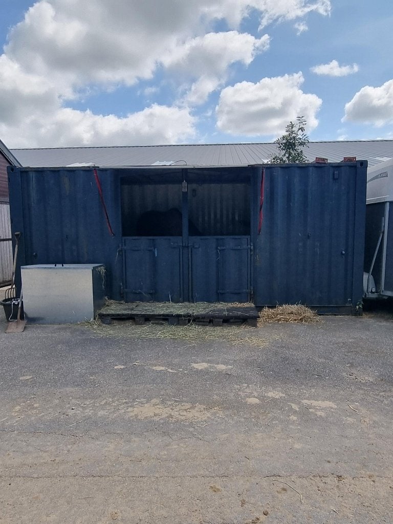 Containerstal, Dieren en Toebehoren, Stalling en Weidegang, Stalling, 2 of 3 paarden of pony's