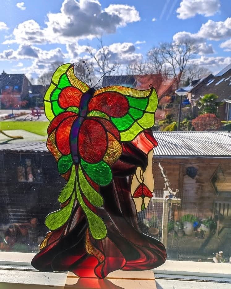 Tiffany Glas Dame met Vlinder - Raamhanger, Ophalen of Verzenden