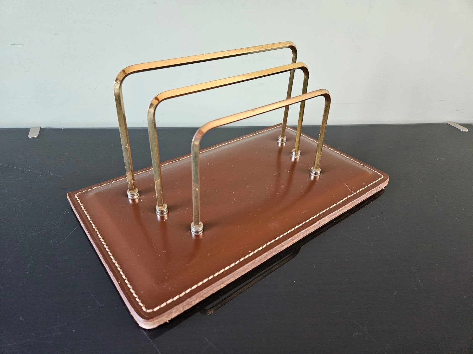 Vintage brievenhouder bruin leer en messing, Ophalen of Verzenden