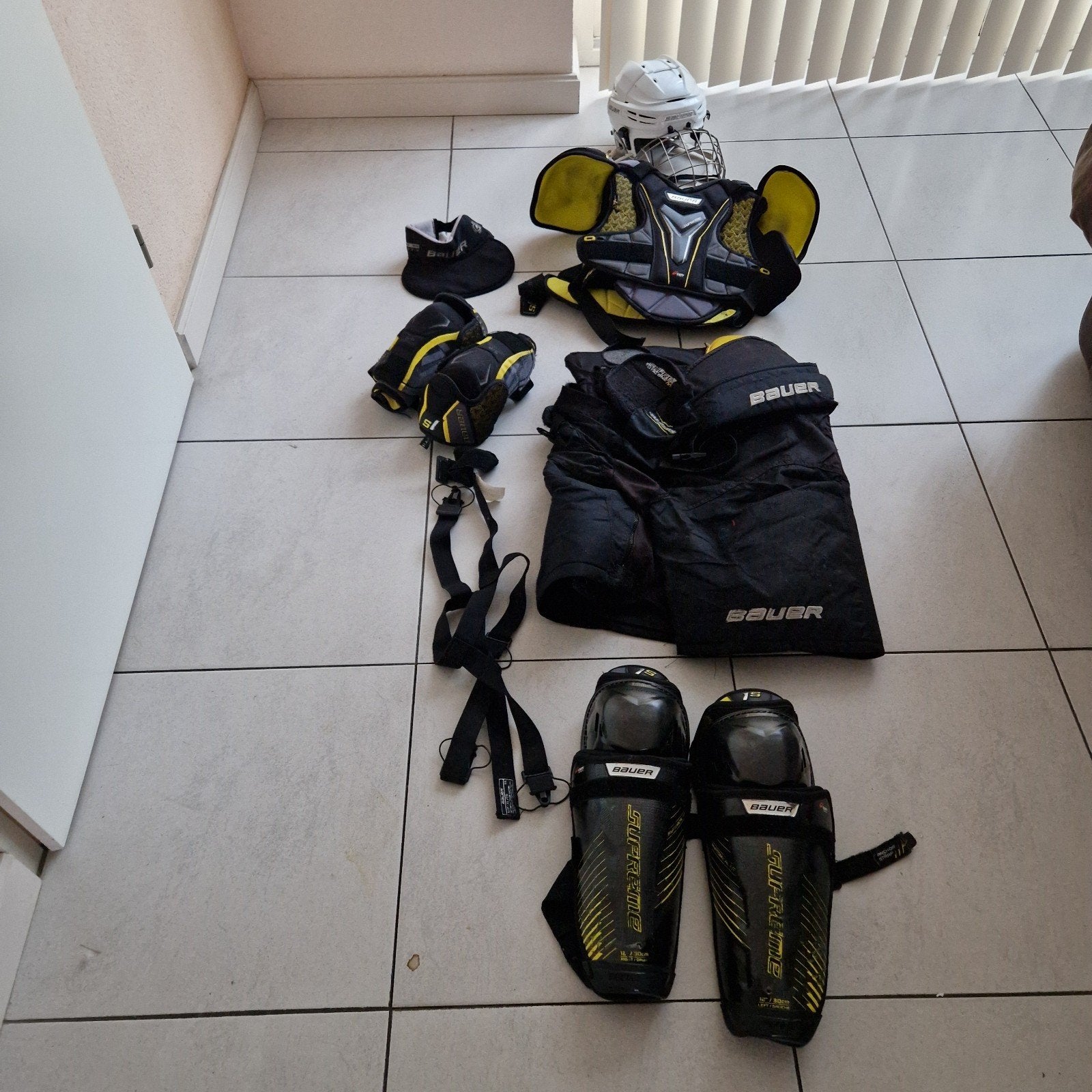 Ijshockey Outfit - Bauer (Helm, Bescherming, Broek), Sport en Fitness, Ophalen of Verzenden, Gebruikt, Bescherming