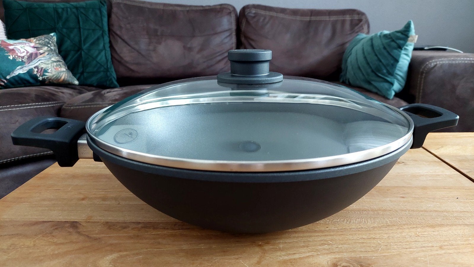 Woll Nowo Induction Line Wadjan/Wokpan 32 cm met deksel, Ophalen, Antiaanbaklaag, Aluminium, Zo goed als nieuw