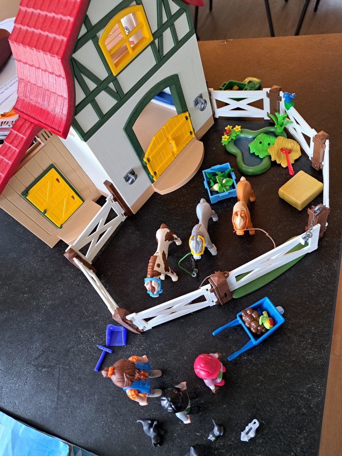 Playmobil Paardenstal met accessoires en figuren, Kinderen en Baby's, Gebruikt, Gebouw, Complete set, Ophalen of Verzenden