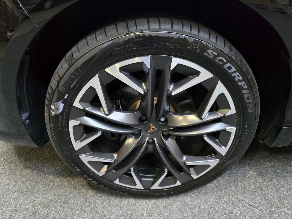 Cupra Terramar 1.5 TSI e-Hybrid VZ Performance Pano Sennheis, Auto's, Stof, 4 cilinders, 2000 kg, Zwart
