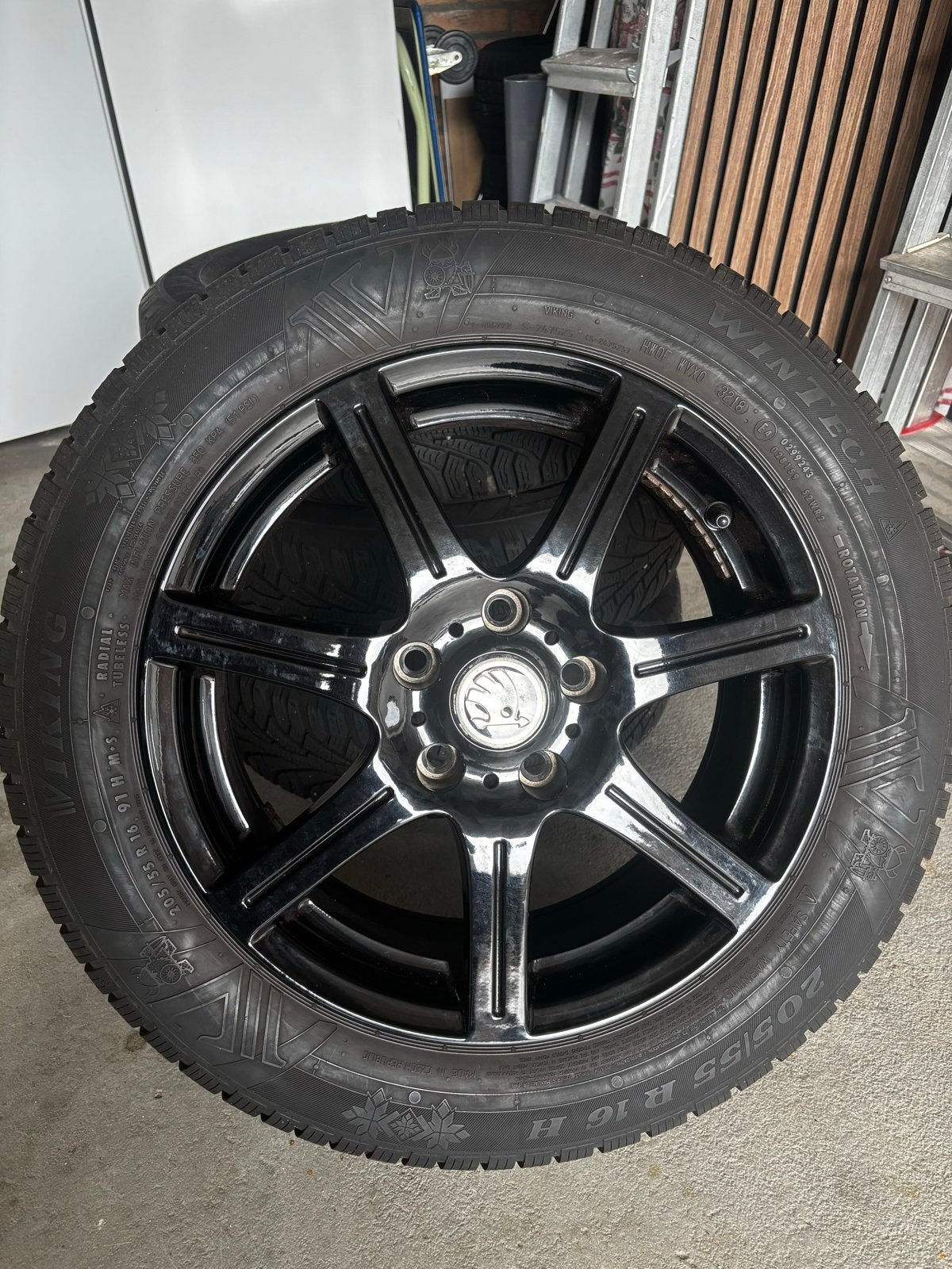Winterbanden 16 inch met zwarte velgen voor Vw/skoda/seat, Auto-onderdelen, Ophalen, Gebruikt, 16 inch, Banden en Velgen