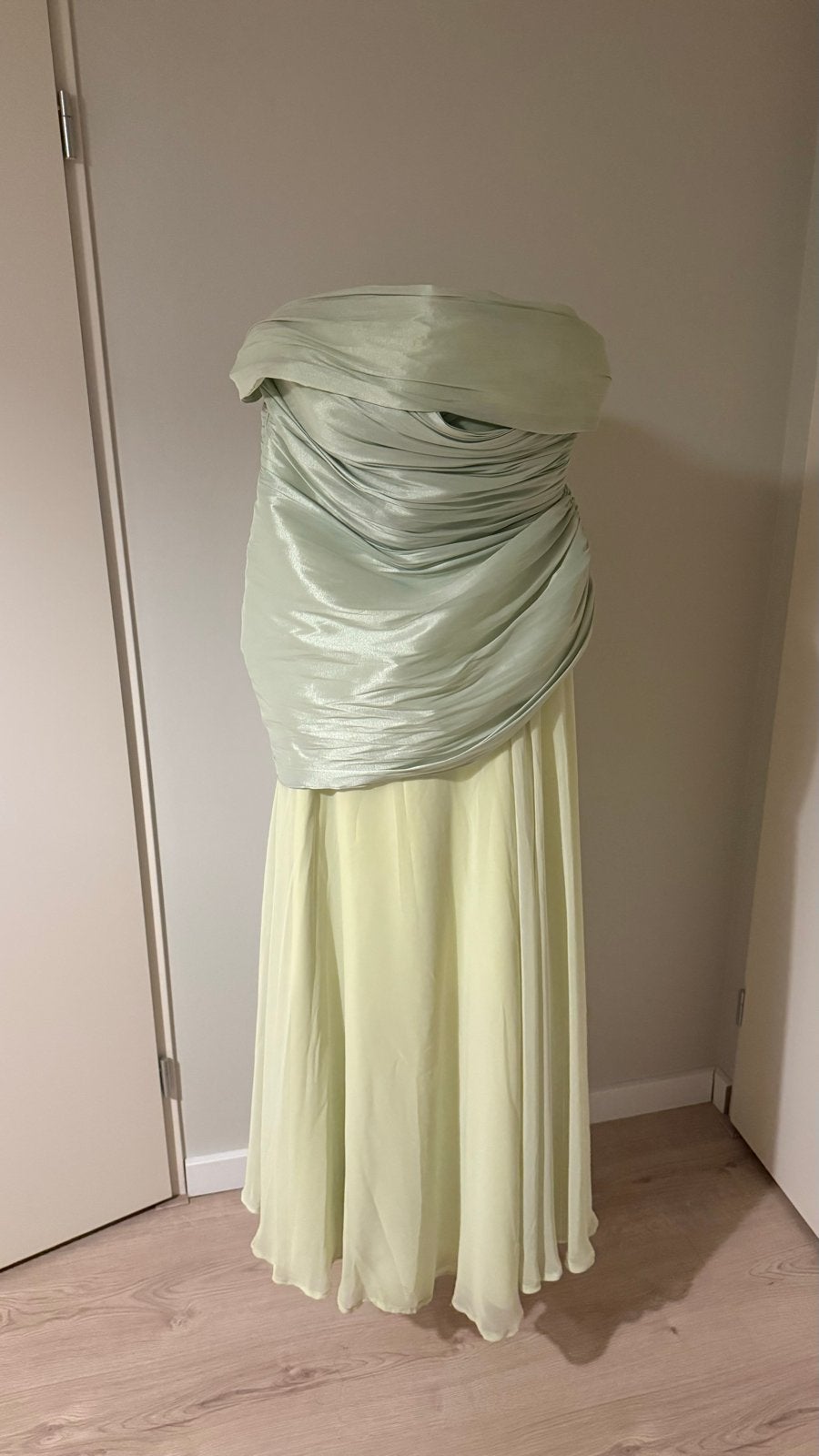 Elegante mintgroene galajurk, maat 36 (S), Ophalen, Galajurk, Zo goed als nieuw, Maat 36 (S)