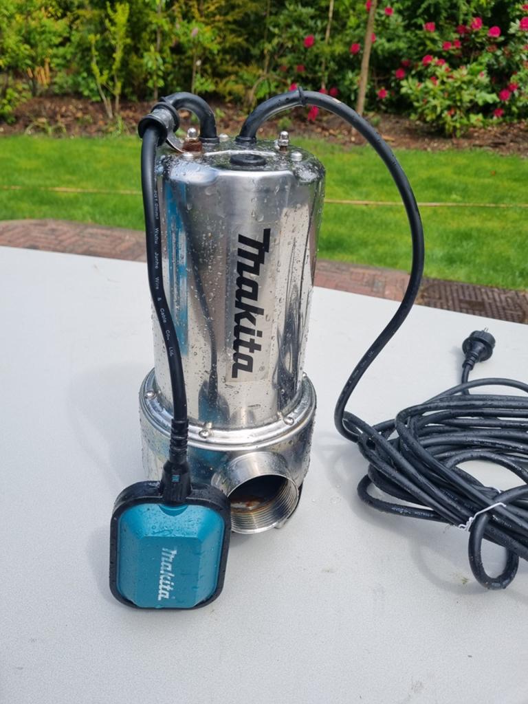 Makita PF1110 Dompelpomp voor vuil water - 1100W, Tuin en Terras, Waterpompen, Ophalen of Verzenden, Gebruikt, Elektrisch, Dompelpomp
