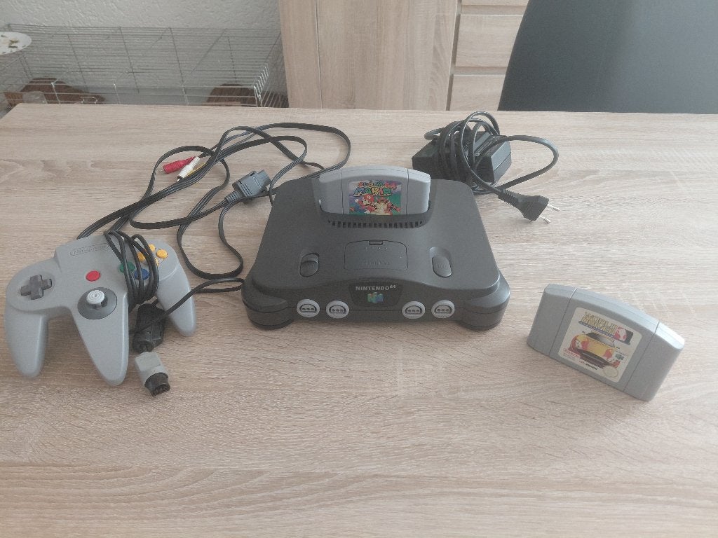 Nintendo 64 + 2 spellen + 1 controller, Spelcomputers en Games, Ophalen of Verzenden, Gebruikt, Met 1 controller, Met games