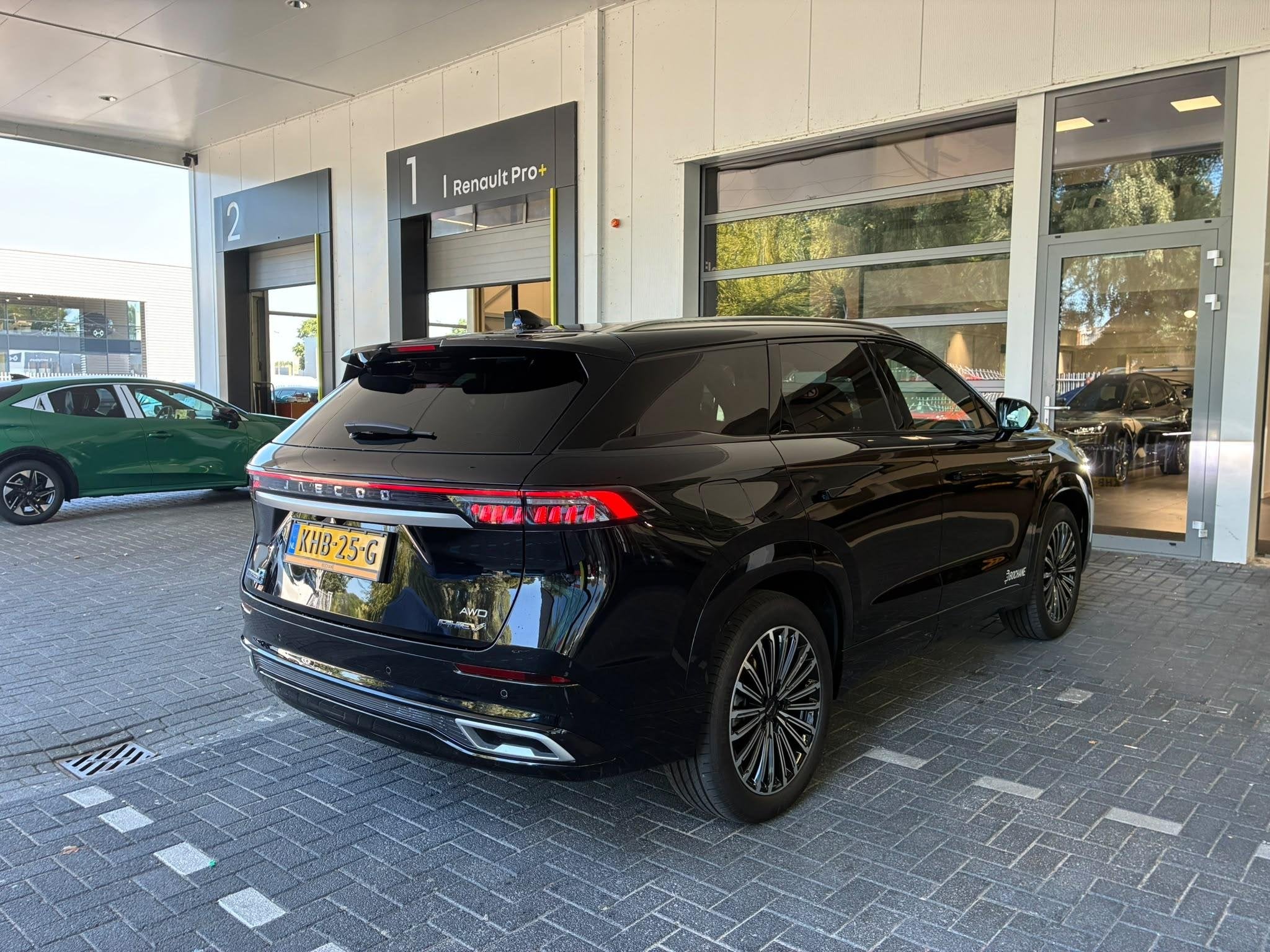 Jaecoo 8 1.5 SHS-P Luxury 5p | Demo | Panoramadak | Navigati, Auto's, Automaat, Automatische klimaatregeling, Zwart, Bedrijf