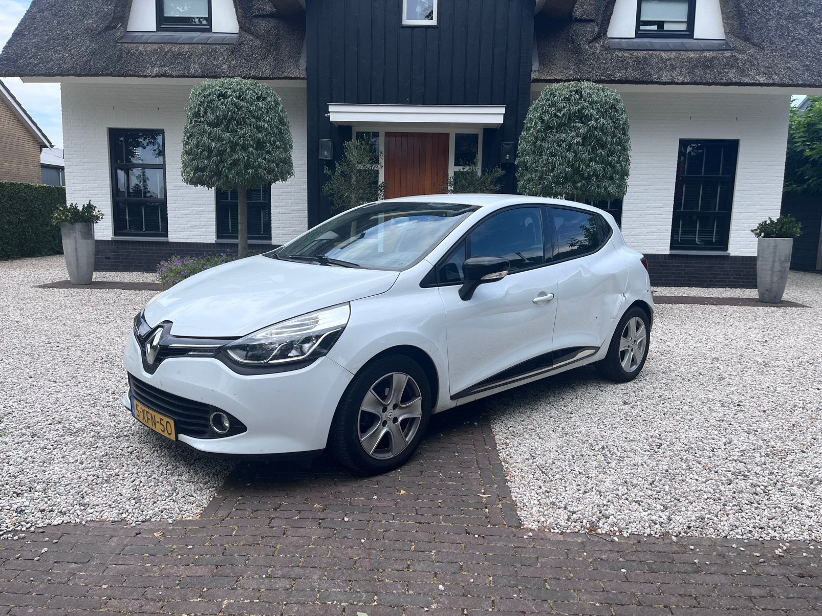 Renault Clio 1.5 DCI 66KW 5-DRS 2014 Wit, Auto's, Renault, Particulier, Clio, Diesel, B, Hatchback, Handgeschakeld, Origineel Nederlands