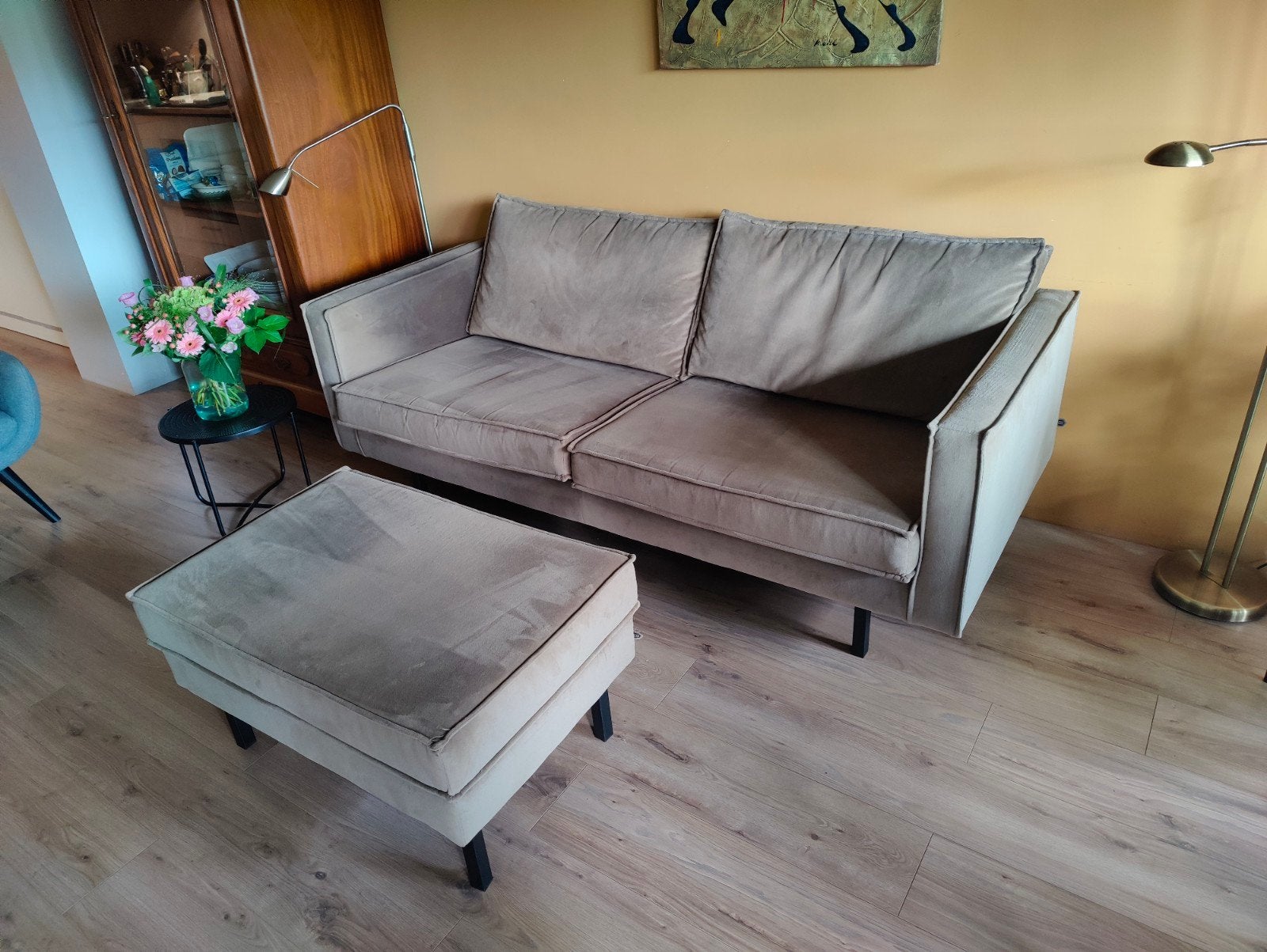 2,5-zits bank met poef, velvet taupe, Huis en Inrichting, Ophalen, Driepersoons, Zo goed als nieuw, Rechte bank