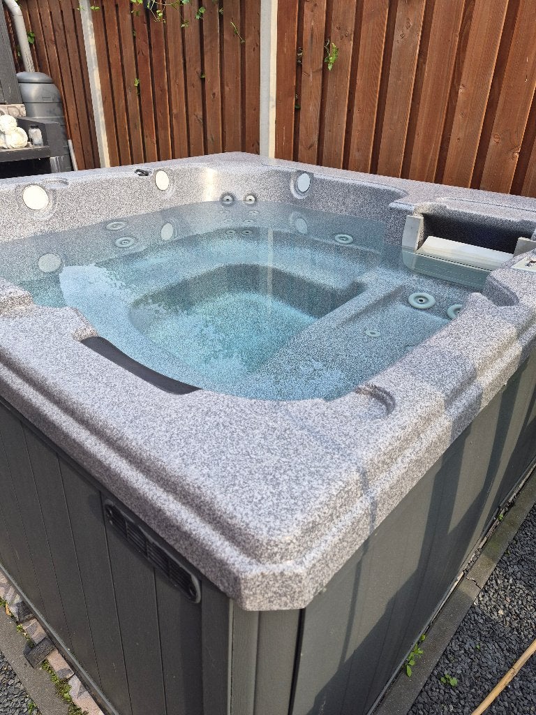 Jacuzzi 6 personen uitstekende staat, Tuin en Terras, Ophalen, Gebruikt, Trap, Vast