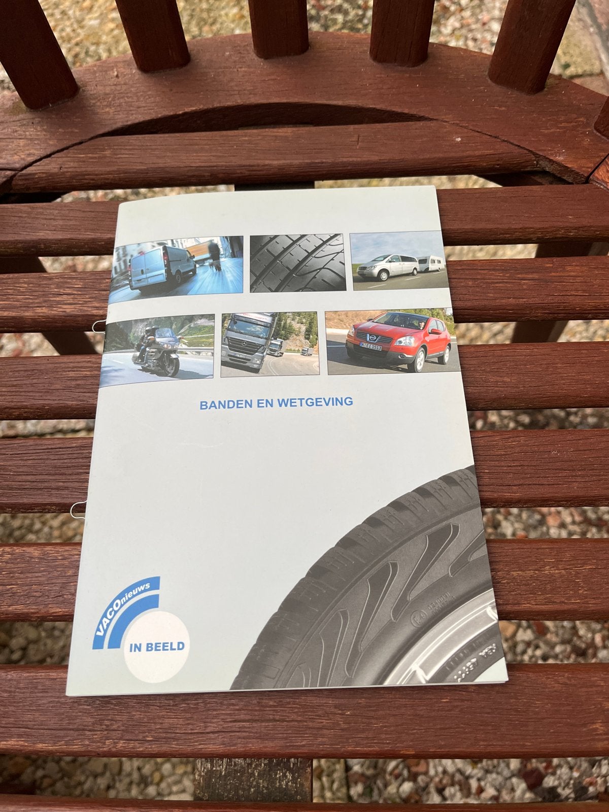 Vaco Nieuws: Banden en Wetgeving - Informatieboekje, Boeken, Ophalen of Verzenden, Zo goed als nieuw, Algemeen