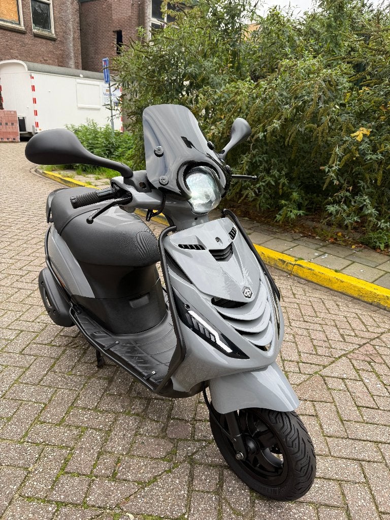 Piaggio Zip brom sp nardo grey bomvol led beugels scherm, Ophalen, Maximaal 45 km/u, Zip, Zo goed als nieuw