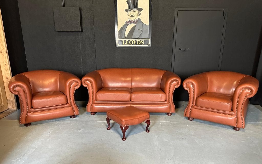 Chesterfield Blenheim set Plain Upholstered, Traditional with modern touch., Gebruikt, Springvale, 150 tot 200 cm