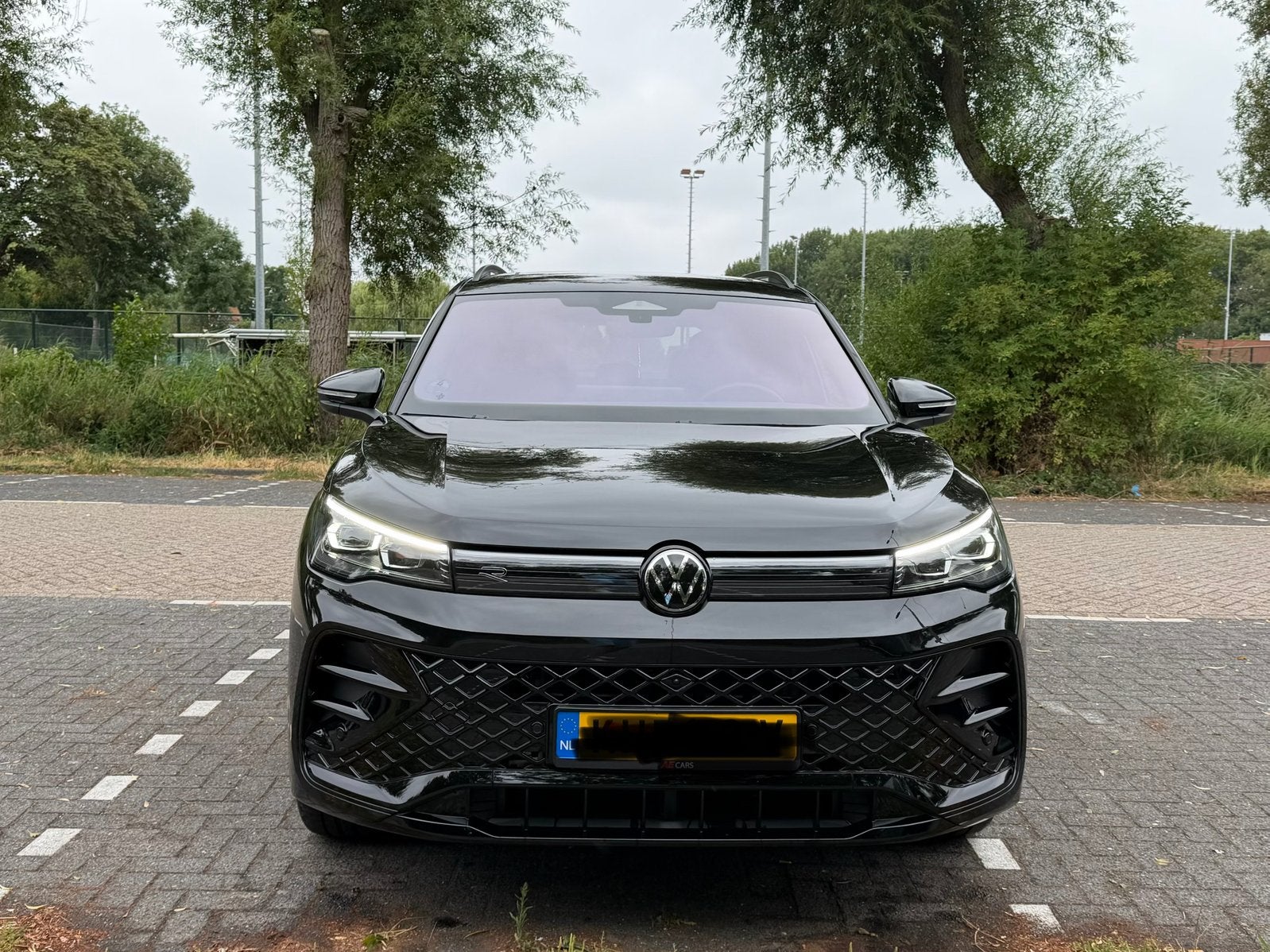 Volkswagen Tiguan R-Line Black Edition eHybrid 272 PK DSG, Automaat, Parkeerassistent, Zwart, Leder