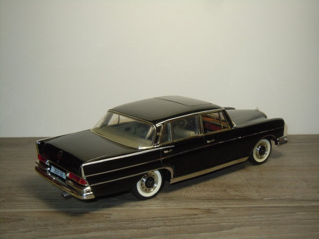 Mercedes 300SE Saloon - Revell 1:18, Gebruikt, Duitsland, Auto, Verzenden